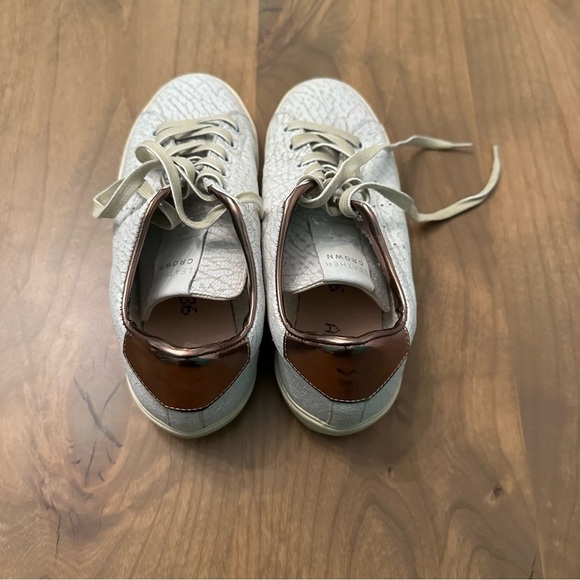 LEATHER CROWN LC06 LOW TOP SNEAKERS WHITE CRACKLE & ROSE GOLD METALLIC SIZE 36 - Picture 1 of 5